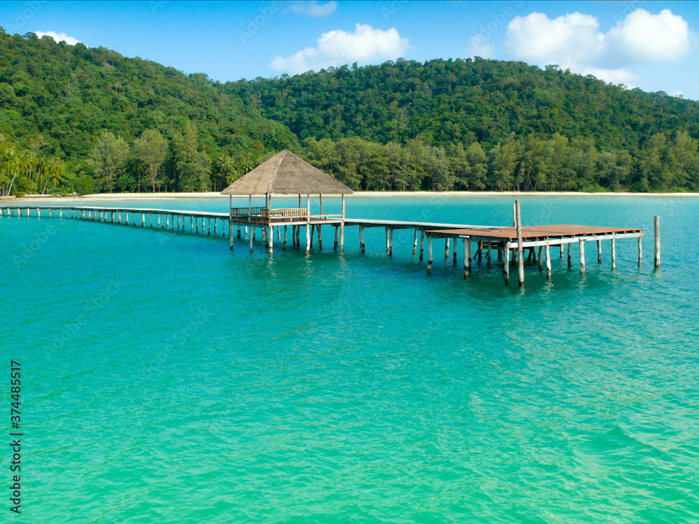 Wooden pavilions and bridges built into the sea are harbors on an island in the beautiful blue sea.