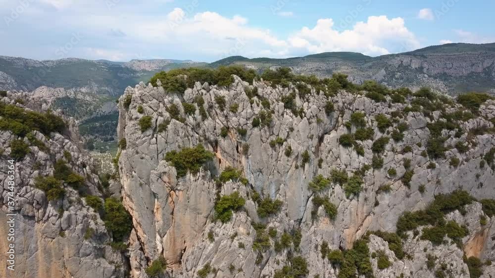 Les majestueuses falaises des Baronnies Les majestueuses falaises des Baronnies