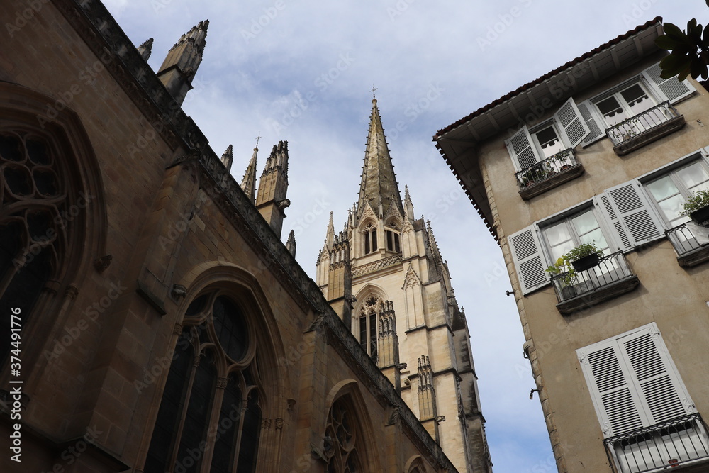 la cathédrale de Bayonne, style gothique, vue de l'extérieur, ville de Bayonne, département des Pyrénées Atlantiques, France