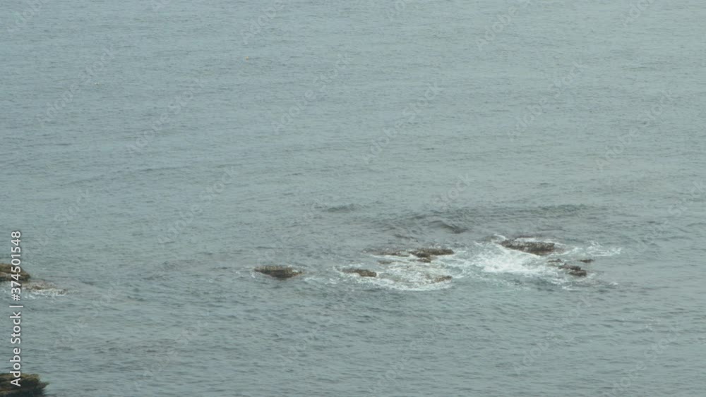 波と岩 波と岩
