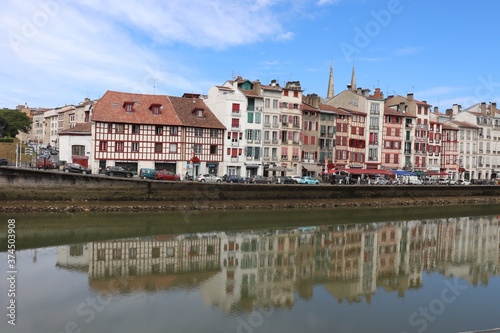 les bords de la rivière la Nive dans la ville de Bayonne, ville de Bayonne, département des Pyrénées Atlantiques, France