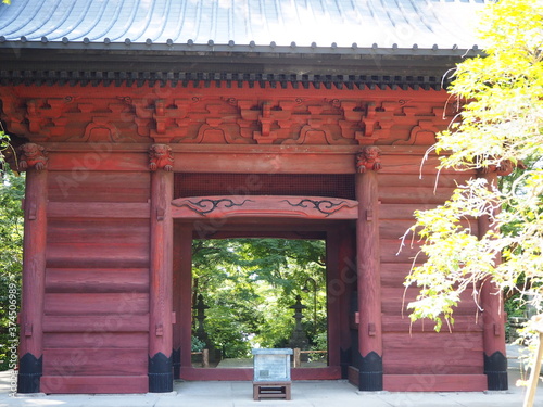 鎌倉　妙法寺の赤い山門 photo