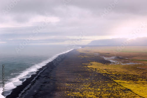 Tableau sur toile Landscape of volcanic sand beaches