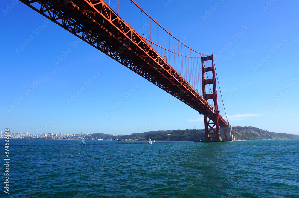 Fototapeta premium Golden Gate Bridge in sunny day.