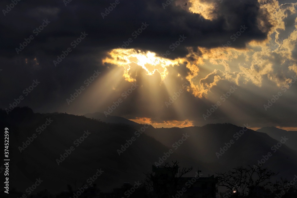 Sun rays from Strome cloud