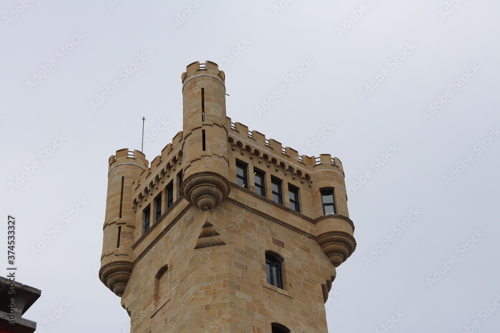 Fototapeta premium Le Donjon, nommé El Torreon, vu de l'extérieur, ville de San Sebastian, Espagne 