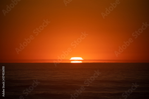 Coucher de Soleil sur la Plage de la C  te Sauvage.