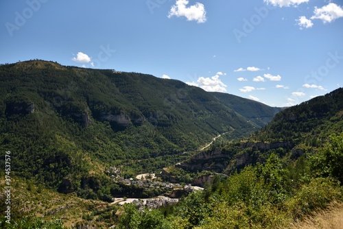Les Gorges du Tarn et le Village de Sainte-Enimie (Lozère)
