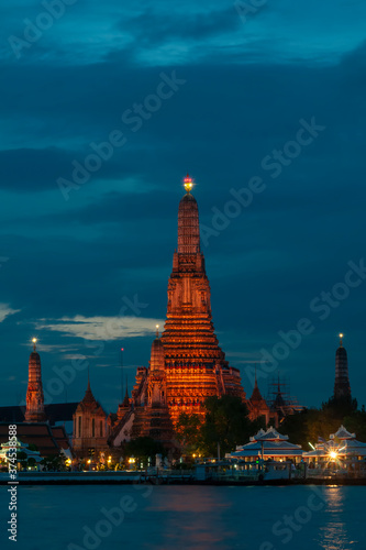 Beautiful vertical view of famous Wat Arun  the Buddhist temple of dawn  in the light of the blue hour after sunset  Bangkok  Thailand