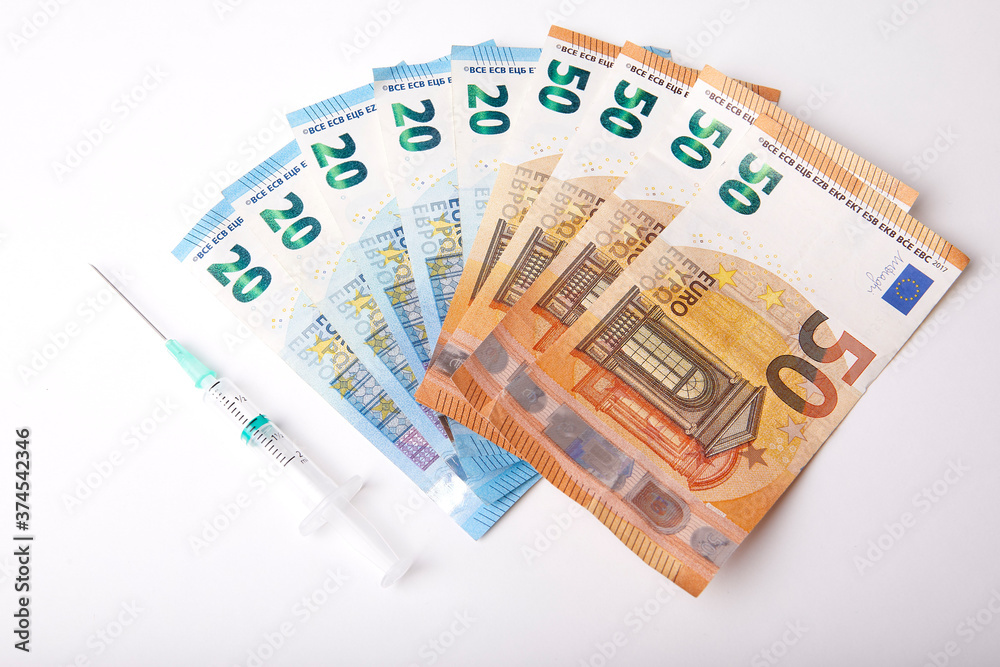 Seringue et billet de banque sur fond Blanc Seringue et billet de banque sur fond Blanc