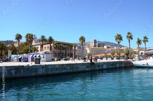 Corse: Centre-ville d’Ajaccio © virginievanos