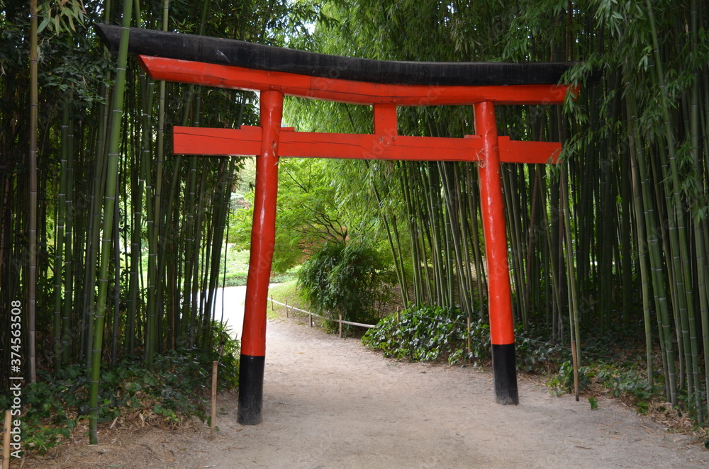 TORII JARDIN JAPONAIS BAMBOUSERAIE ANDUZE FRANCE TORII JARDIN JAPONAIS BAMBOUSERAIE ANDUZE FRANCE