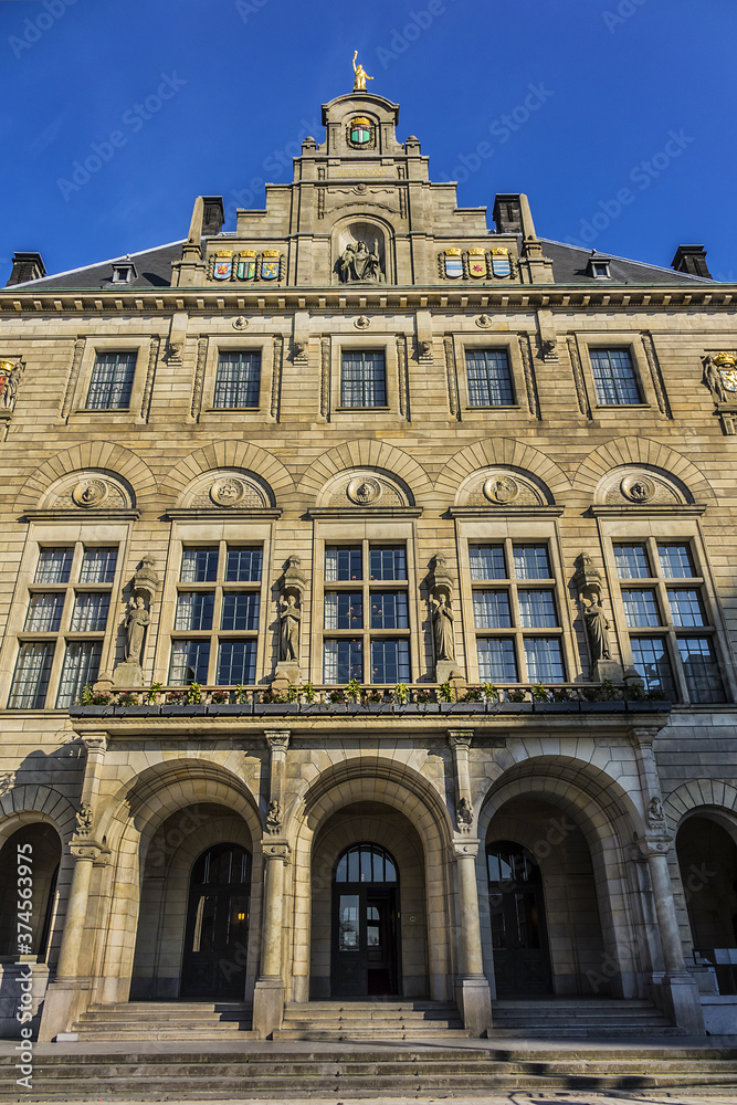 Obraz premium Architectural fragments of Rotterdam City Hall (Stadhuis van Rotterdam) at Coolsingel. Rotterdam City Hall is one of the few old buildings left in the centre of the city. Rotterdam, The Netherlands.