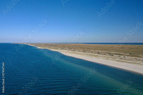 Fototapeta Naklejka Na Ścianę i Meble -  Island in the sea view from the top. Azure water and white sand