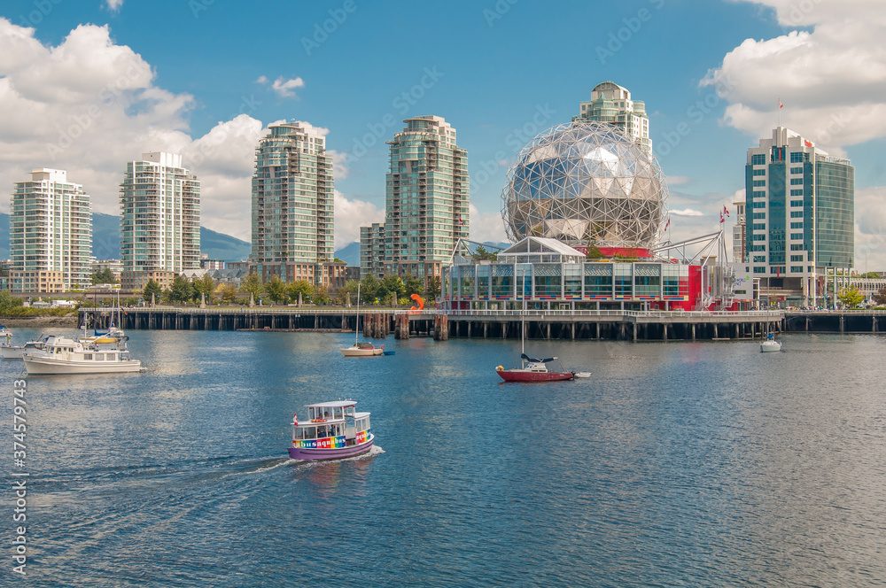 Fototapeta premium ancouver, British Columbia / CANADA - Jul 25 2014: False Creek in a sunny summer day