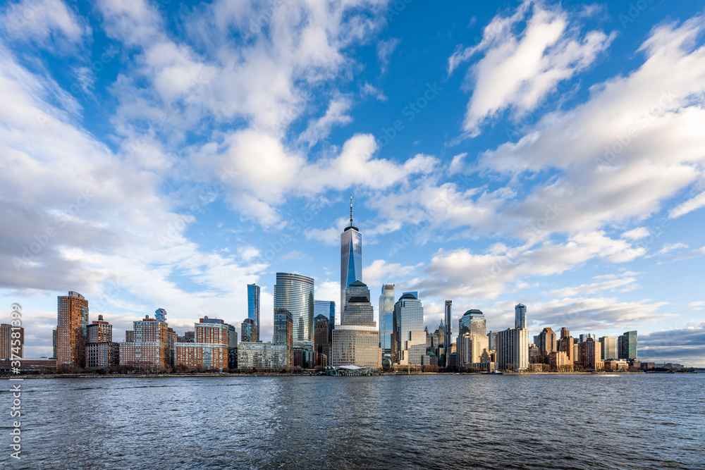 Fototapeta premium Lower Manhattan skyline with One World Trade Center