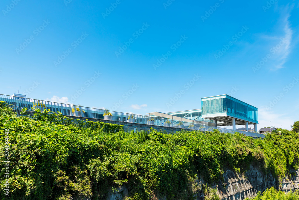 (茨城県-都市風景)高台の日立駅と青空１