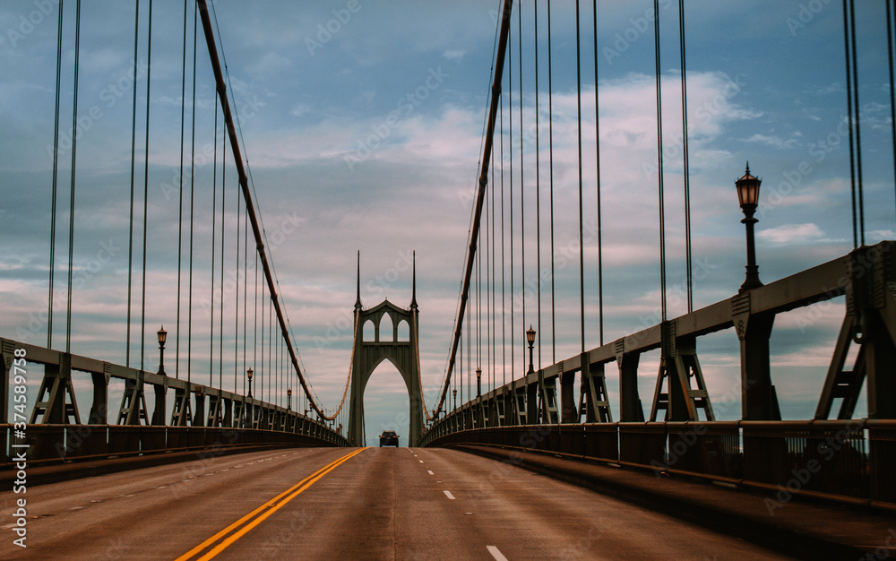 Obraz premium bridge at sunset