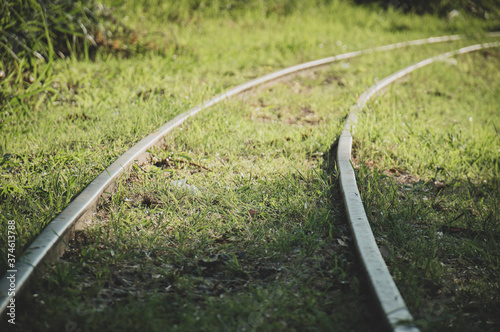 Obraz na płótnie Train tracks with grass and without people w salonie
