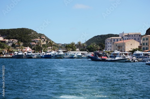 Corse: Tour en bateau dans les eaux autour du fort de Bonifacio © virginievanos