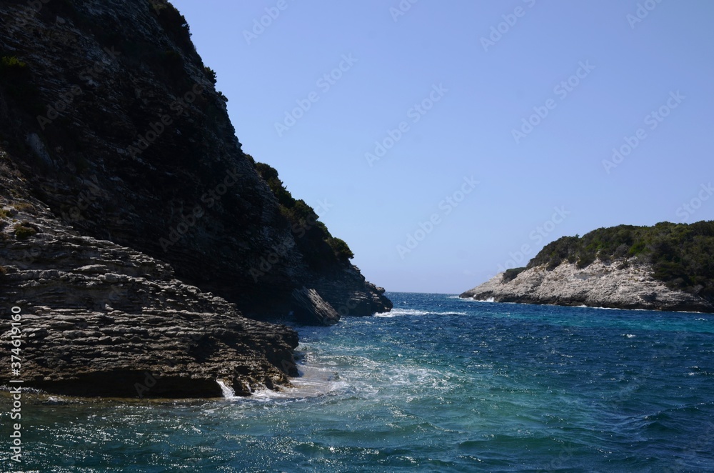 Fototapeta premium Corse: Tour en bateau dans les eaux autour du fort de Bonifacio