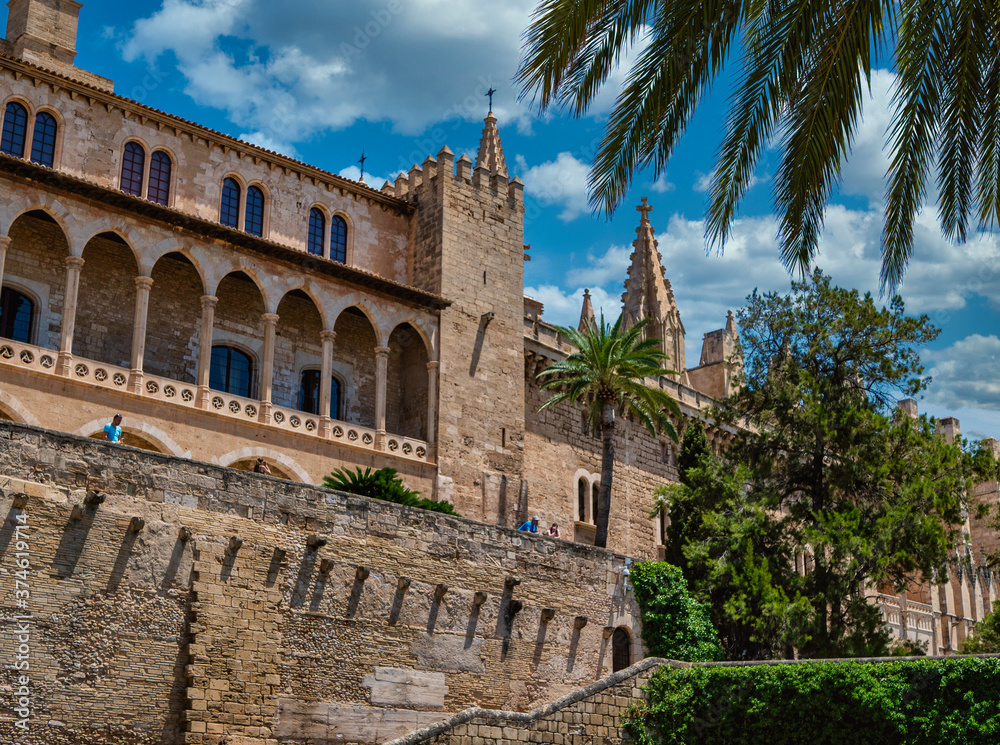 Fototapeta premium Side view from the Cathedral of Santa María of Palma (La Seu).