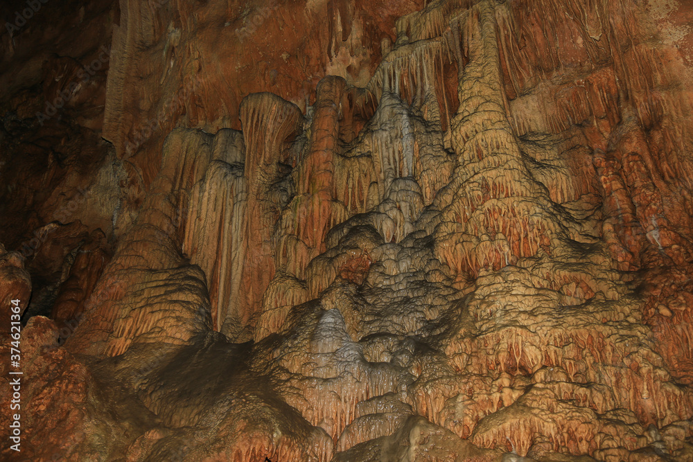 Naklejka premium 秋芳洞 くらげの滝のぼり