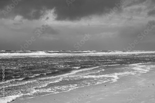 Wellen an der Nordseeküste, Insel Sylt, Nordfriesland, Schleswig-Holstein, Deutschland, Europa