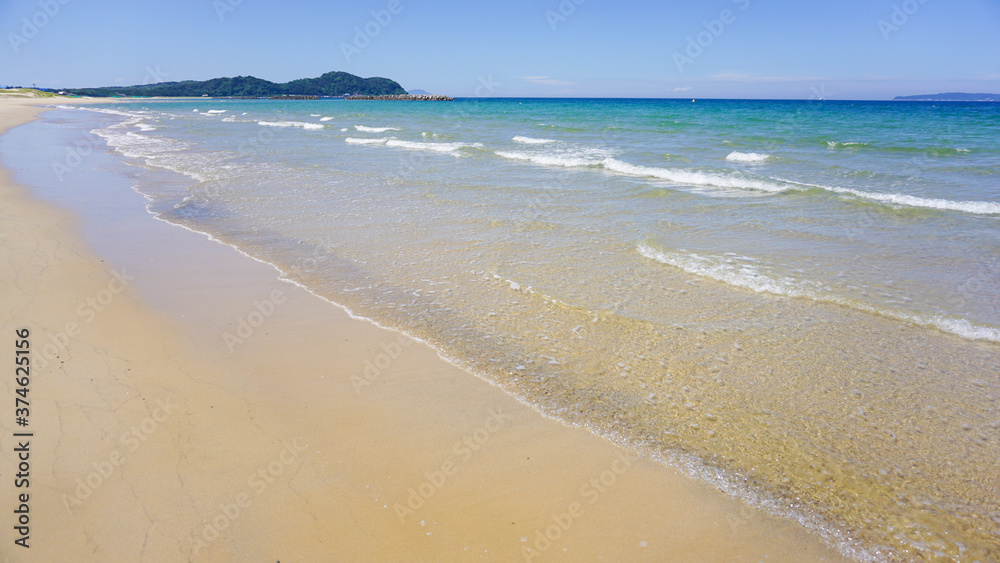 海岸に寄せる波