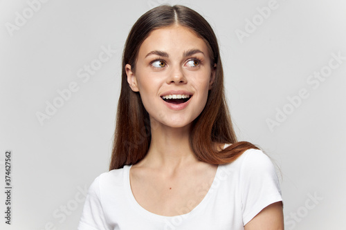 Woman long t-shirt with open mouth looks to the side 