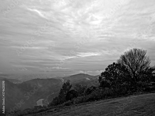 本宮高倉山の山頂（458ｍ）から南の見晴らし