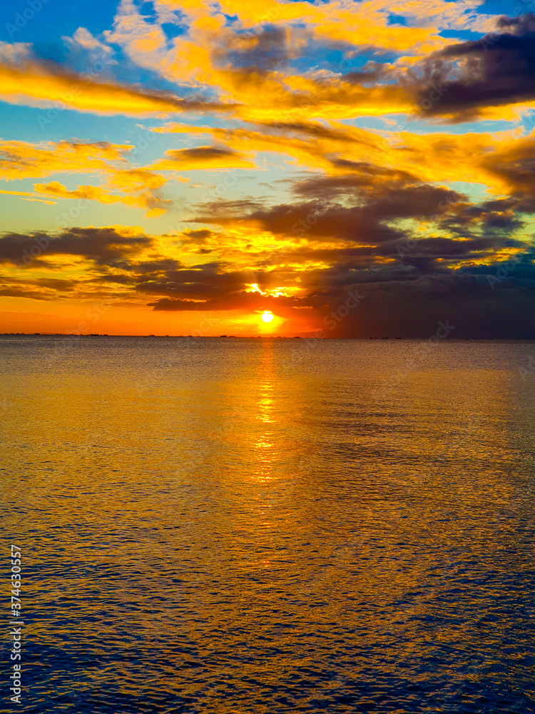 Fototapeta premium Sunset over the bay