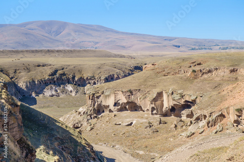 Quadro em tela Panoramic view onto gorge that surrounding medieval city Ani, near Kars, Turkey