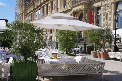 Canvas Print Terrasse d'un bistro aux Tuileries