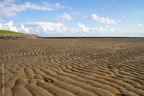 Spuren im Sand bei Ebbe vor Nordstrand