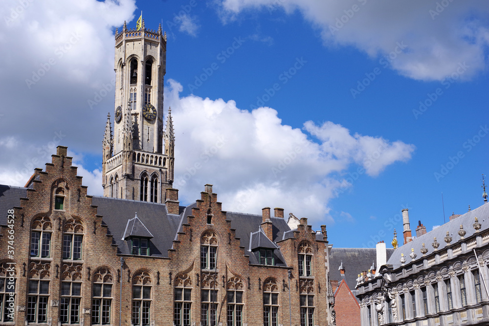 Vue de Bruges surplombée par son beffroi