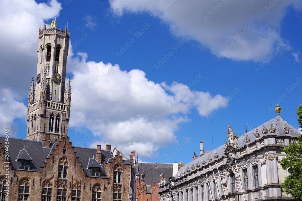 Vue de Bruges surplombée par son beffroi