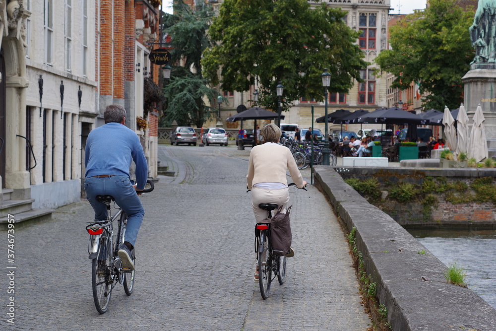 Cyclistes dans la ville de Bruges