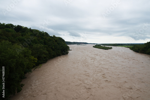 Fototapeta Naklejka Na Ścianę i Meble -  Fiume Tagliamento dopo una bomba d'acqua