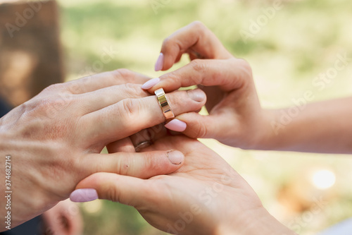 Wedding couple exchanging wedding rings. Wedding rings. © Карина Товарницкая