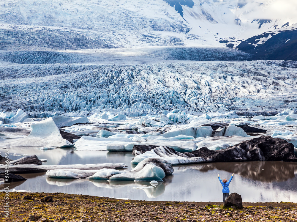 Glacier provides water Ice Lagoon Jokulsarlon