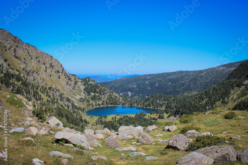 Paysage des Pyrénées au Le lac du laurenti en ariège