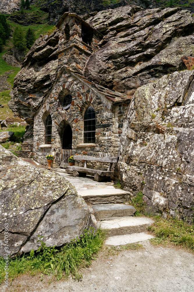 Felsenkapelle Maria Schnee in der Hochgebirgslandschaft  im Innergschlöss am Großvenediger , Nationalpark Hohe Tauern, Osttirol, Tirol, Österreich