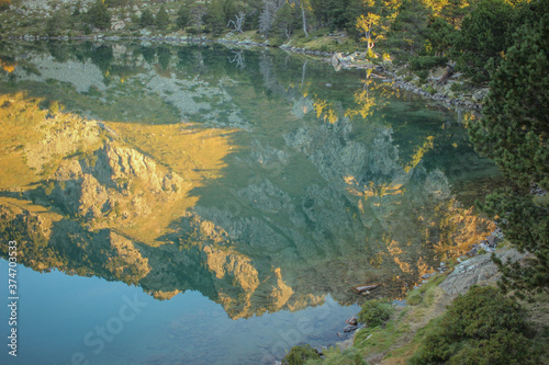 Fototapeta Naklejka Na Ścianę i Meble -  Paysage des Pyrénées au Le lac du laurenti en ariège