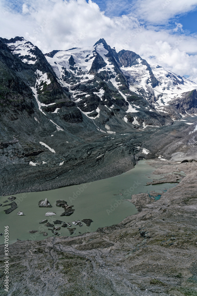 Hochgebirgslandschaft  am Großglockner mit den Bergen der Glocknergruppe und der Pasterze, Nationalpark Hohe Tauern, Osttirol und Kärnten, Österreich