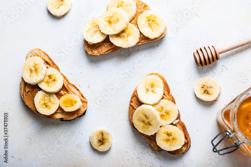 sweet sandwiches for breakfast with banana and pasta