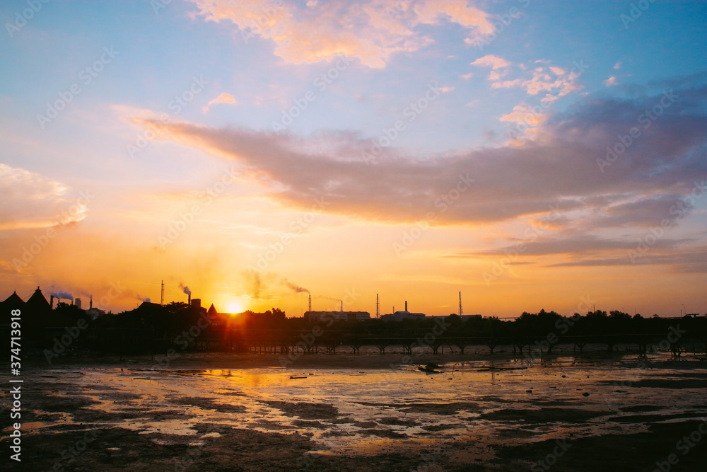 Fototapeta premium SUNSET AT ASIAN HARBOUR 