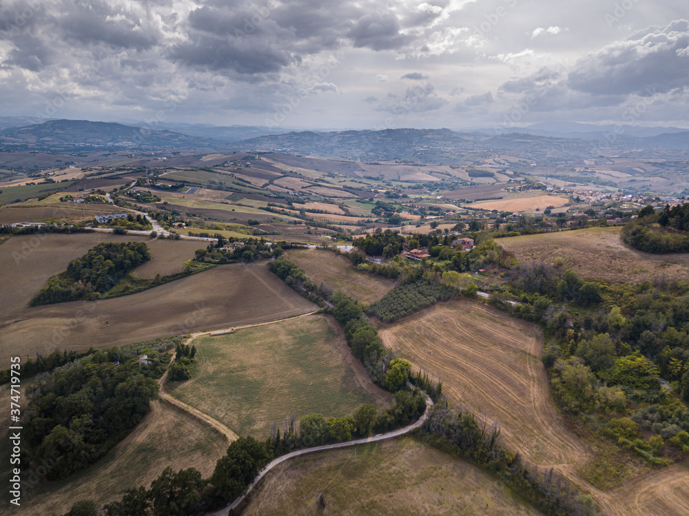 vista aerea delle colline nei pressi di Tavullia nella Regione Marche Italia