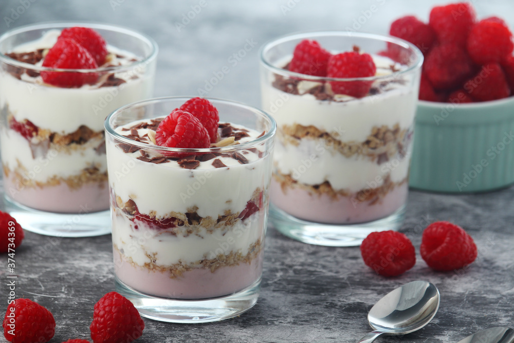 Granola with yogurt trifles with raspberry Granola with yogurt trifles with raspberry