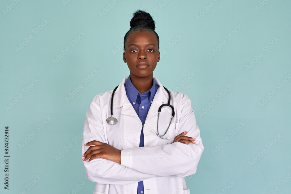 Foto de Confident african female doctor wear white lab coat
